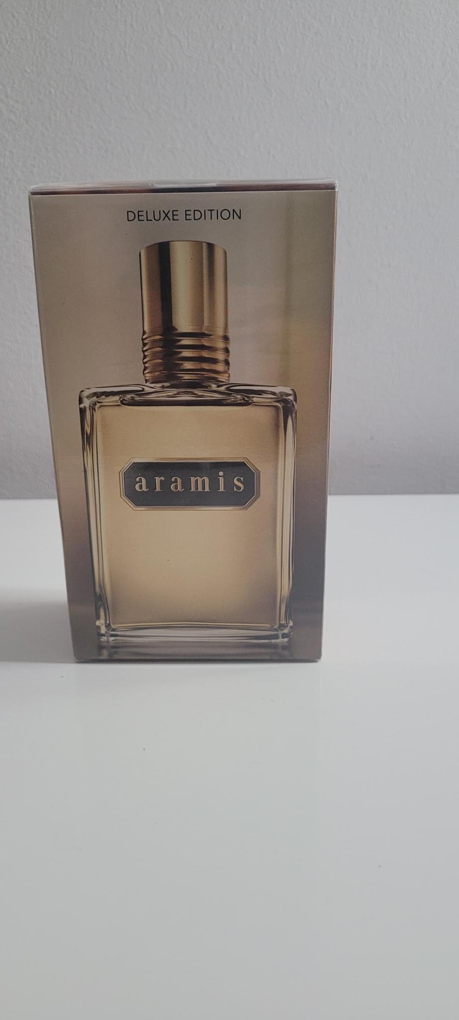 Eau De Toilette Spray 8.1 oz T220