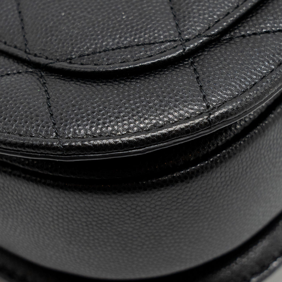 22B ROUND MESSENGER BAG CAVIAR BLACK GHW (MICROCHIP)